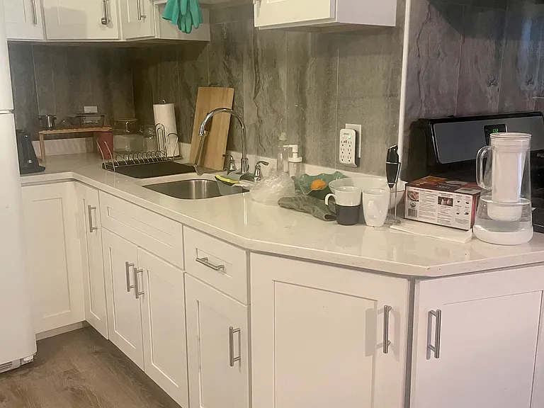 28 Elena St #1R — Photo 2