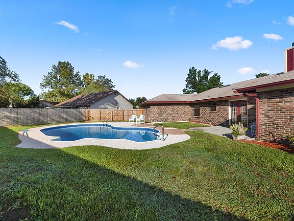 3rd image of 571 Constitution Dr