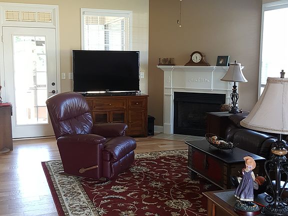 4th image of 325 Wittrock Ct