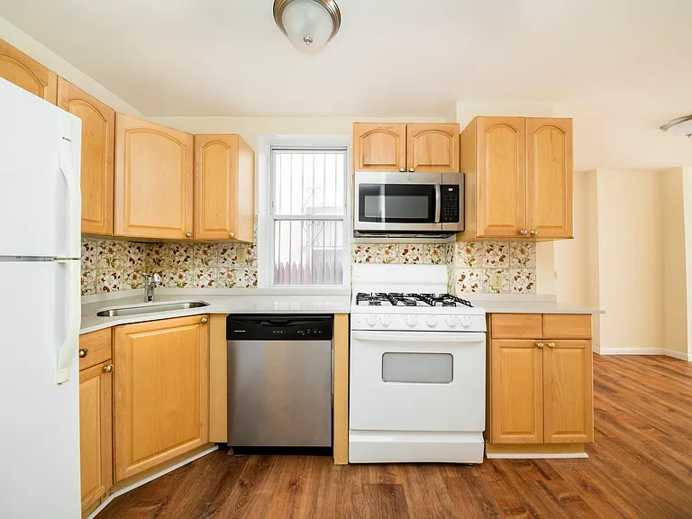 2218 Fitzwater St #A — Photo 3