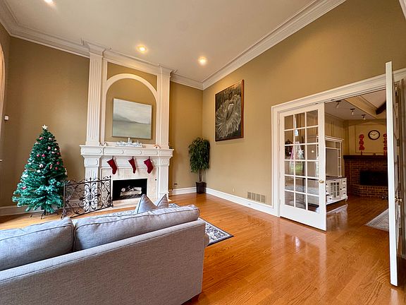 3rd image of 3912 Sagamore Hill Ct