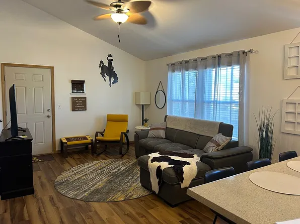 429 Mitchell St #I6, Laramie, WY 82070