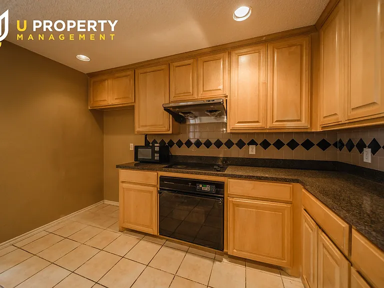 3325 Devonshire Dr — Photo 12