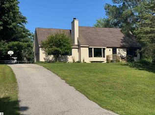 726 Highland Park Dr, Traverse City, MI 49686