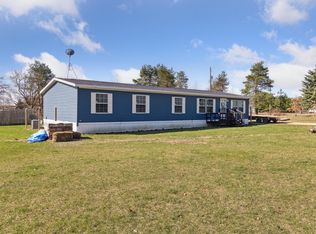 11390 E Pakes Rd, Crystal, MI 48818