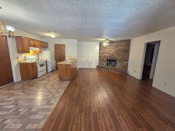 506 Peppertree Ln, Midwest City, OK 73110
