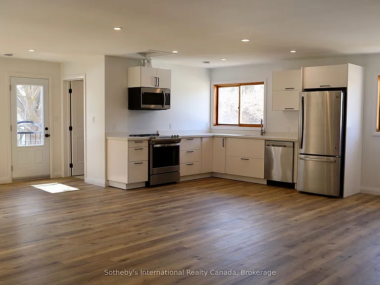 22 Melville St #A — Photo 2