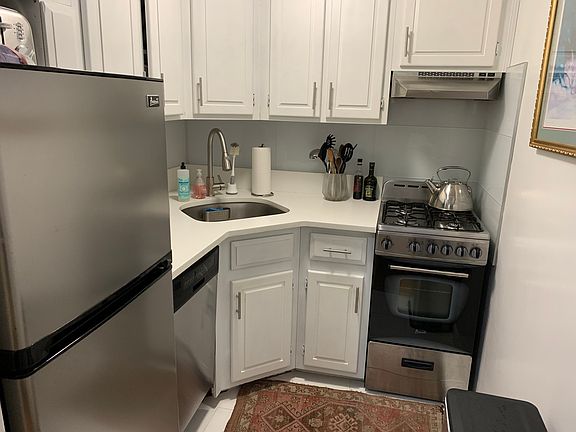 4th image of 19 W 82nd St APT 1F