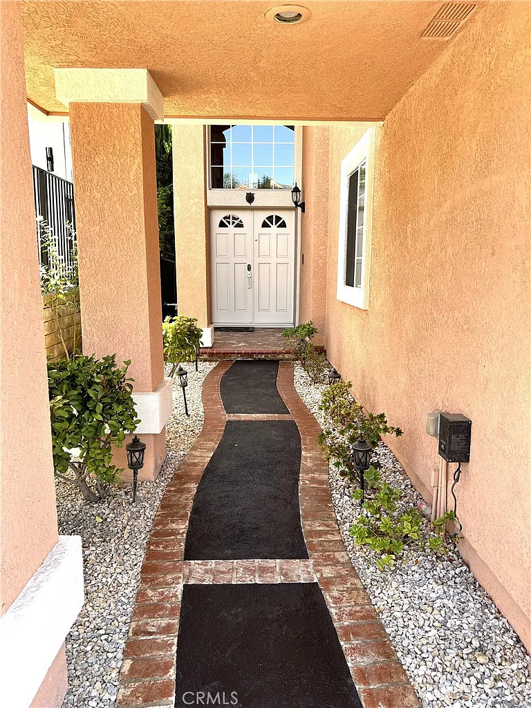 5 bed, 2358 sqft, $5,500 — Photo 4