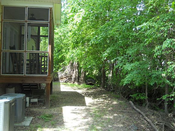 4th image of 904 Stoney Brook Dr