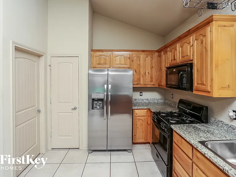14413 Artesia Ct — Photo 5