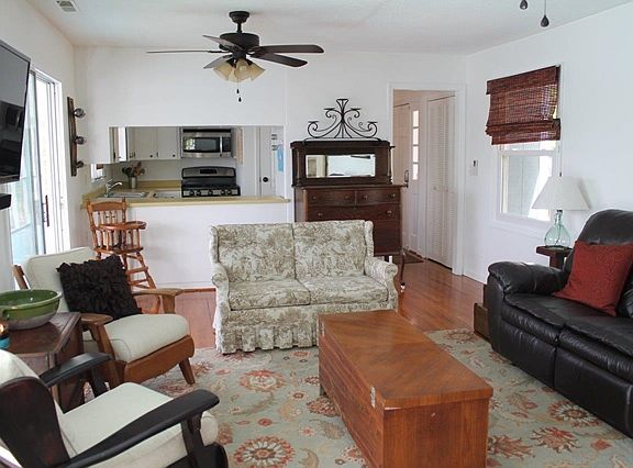 3rd image of 466 Amber Hill Cir