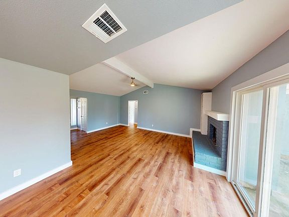 3rd image of 610 Yucca Dr