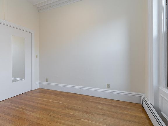 3rd image of 16 Yarmouth St APT 4
