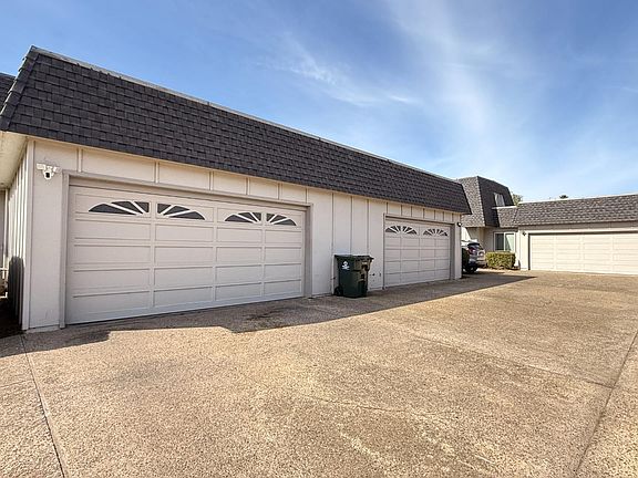 3rd image of 12911 Barkley Dr