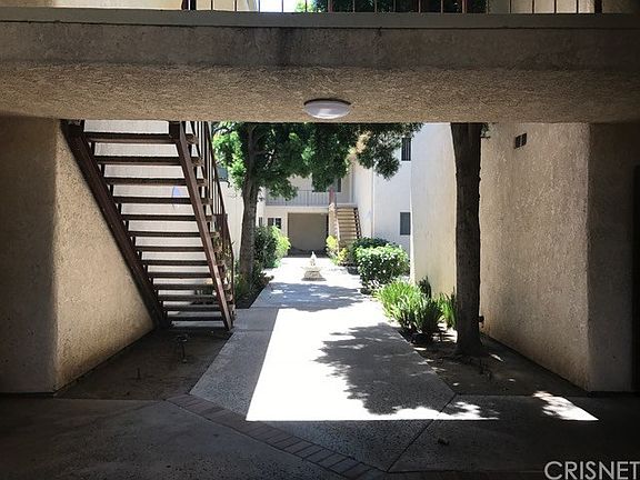 4th image of 21000 Parthenia St Unit 22