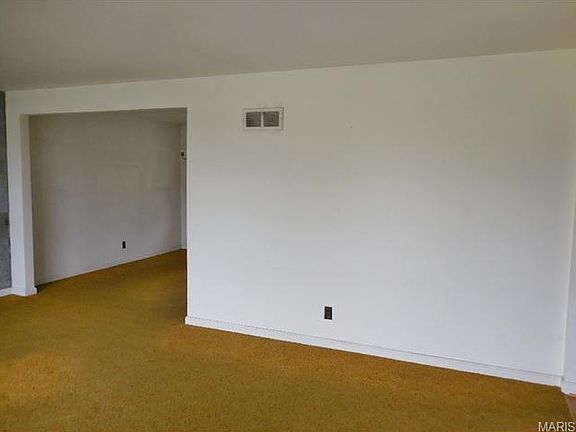 2nd image of 9443 Bluegrass Dr