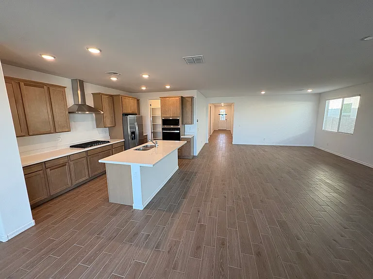 675 W Riparian Dr — Photo 4