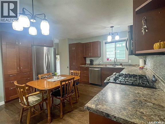 5th image of 29 Dunfield Cres
