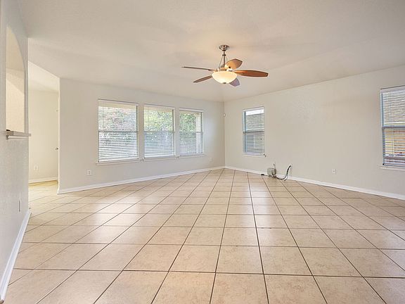 3rd image of 822 Anarbor Post