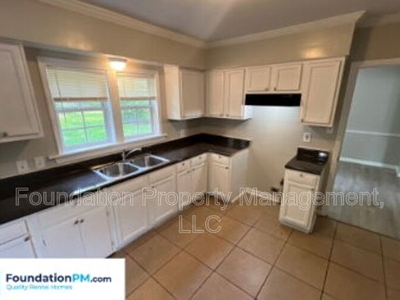 4th image of 1847 Driftwood Ave