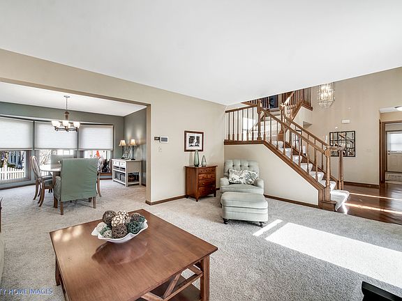 3rd image of 522 Foxdale Ln