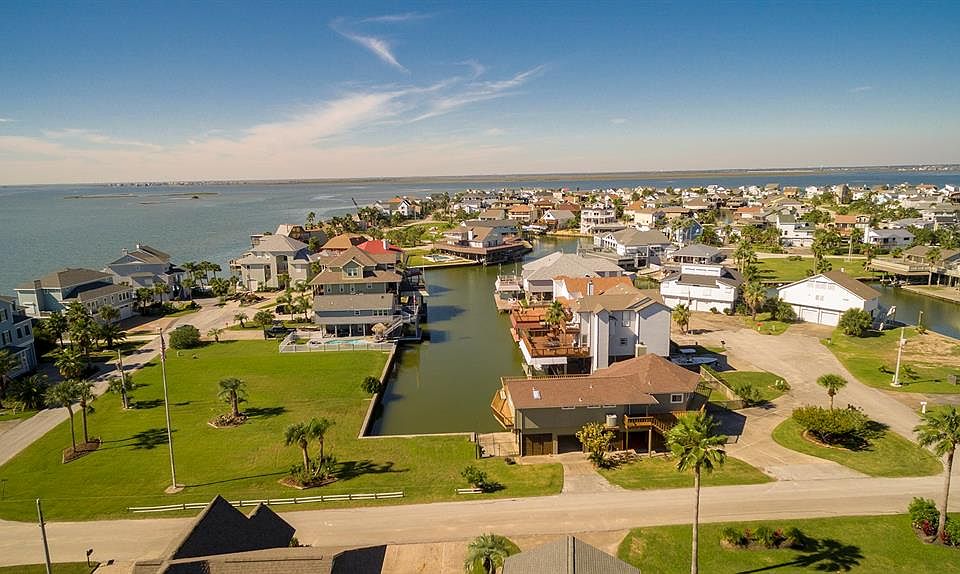 1703 W Castaway St, Tiki Island, TX 77554 Zillow