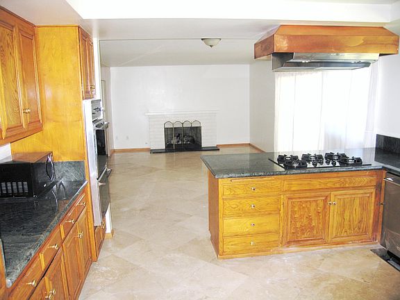3rd image of 23015 Galva Ave