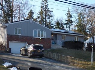 8 Waverly Pl, Monsey, NY 10952