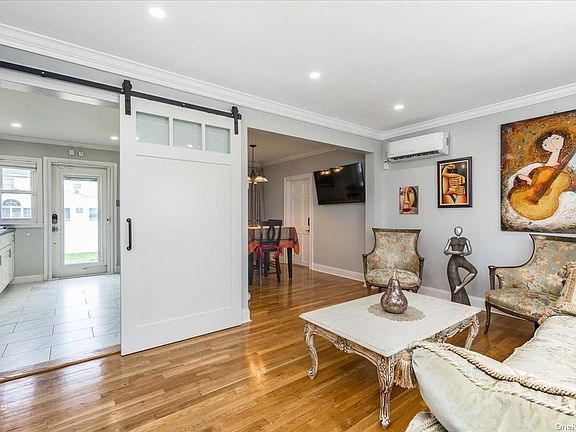 3rd image of 2414 Gladmore St
