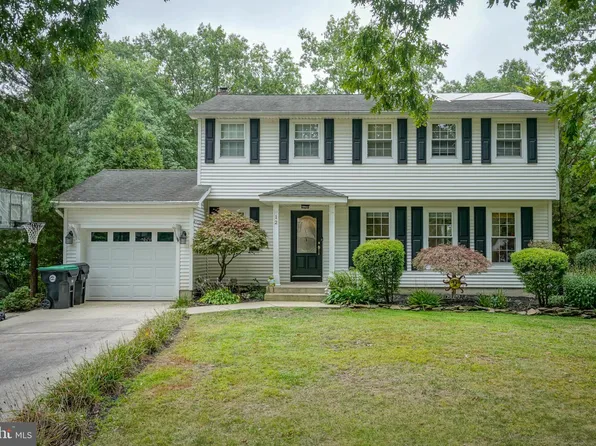 12 Winfield Dr, Berlin, NJ 08009