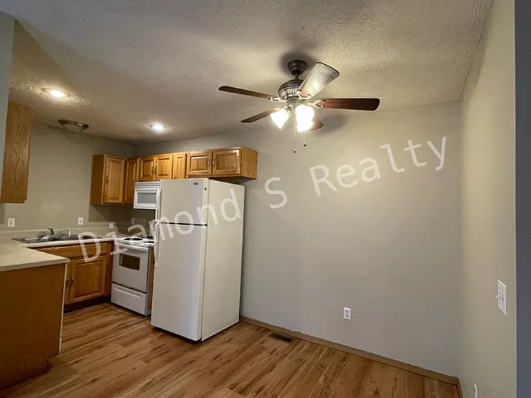 2313 N Rogers Ave — Photo 8