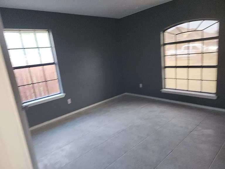 1909 E Harding Ave — Photo 3