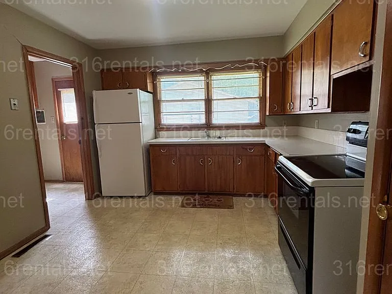 1704 N Lawndale — Photo 6