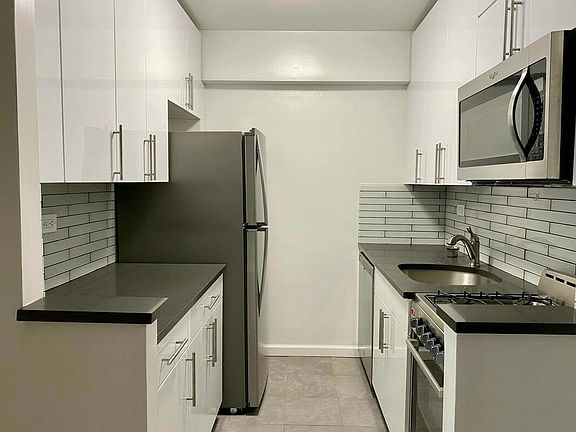 4th image of 85 4th Ave APT 3EE