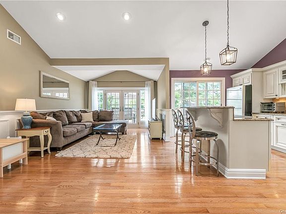4th image of 18 Green Ln