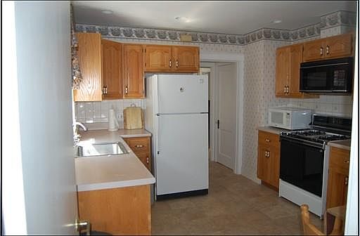 5th image of 241 Billings St