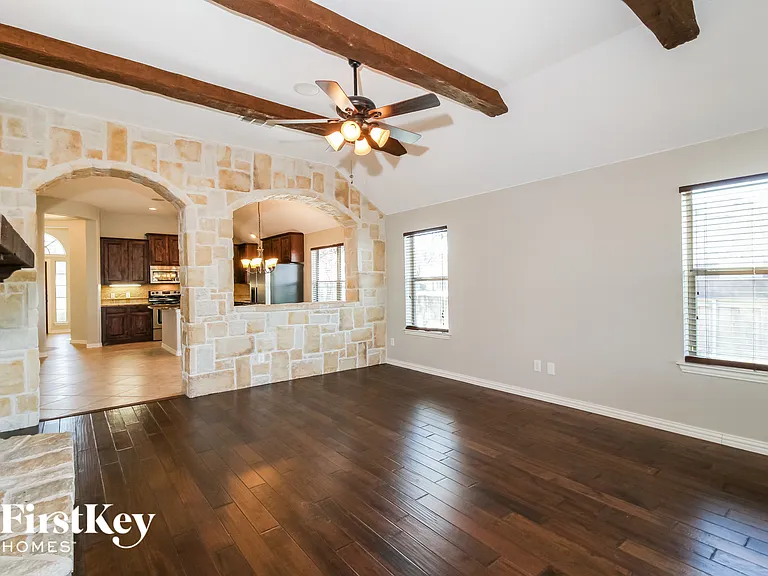 206 Lavaca Dr — Photo 5