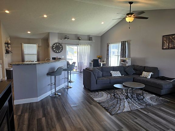 3rd image of 3911 W Parkland Circle