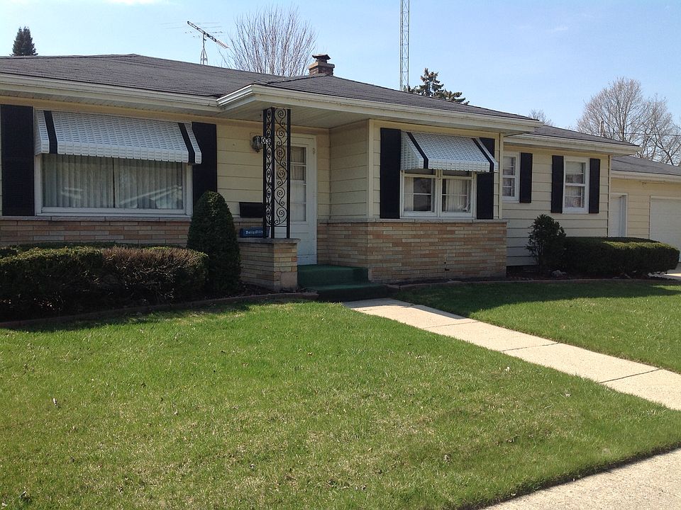 2nd image of 103 Lake St