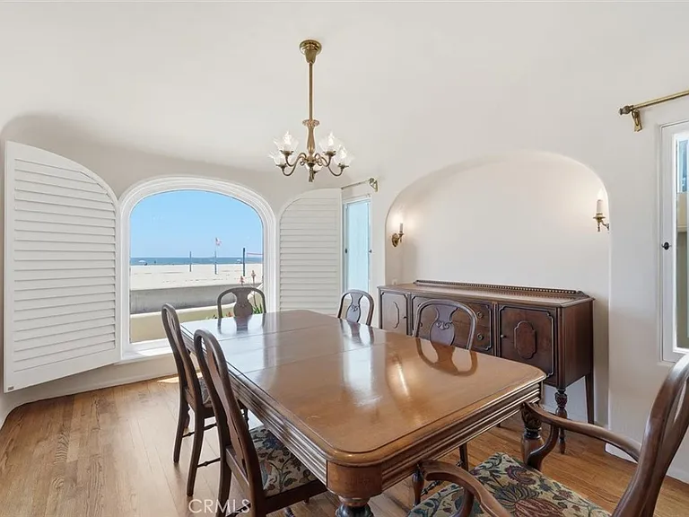 1602 The Strand — Photo 10