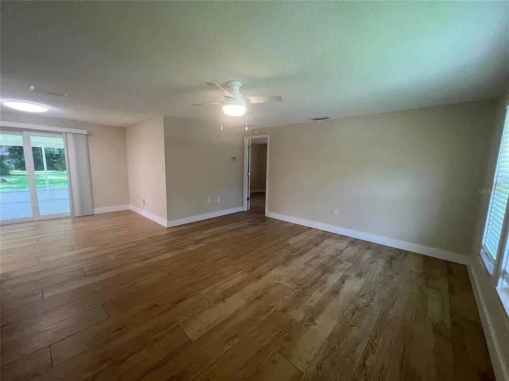 3 bed, 2.0 bath, 1298 sqft, $1,600 — Photo 3