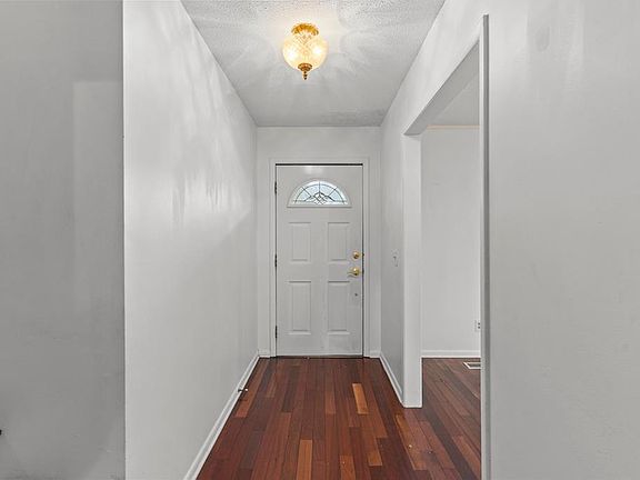 4th image of 102 Candy Dr
