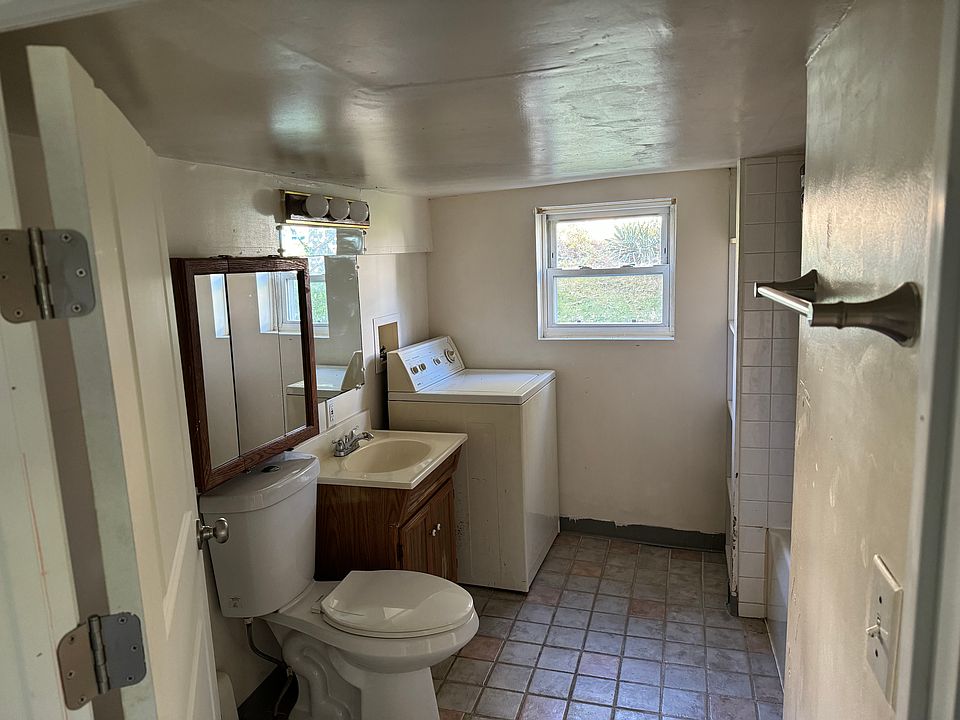 2nd image of 1318 Dorothy St APT 4