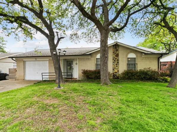 5 Stonegate Dr, Bedford, TX 76022