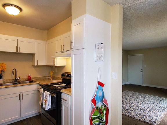 4th image of 205 Flower Ave APT B
