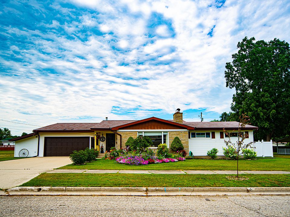 1st image of 555 E Brege Dr