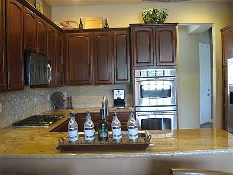 2nd image of 913 Estrella Vista St
