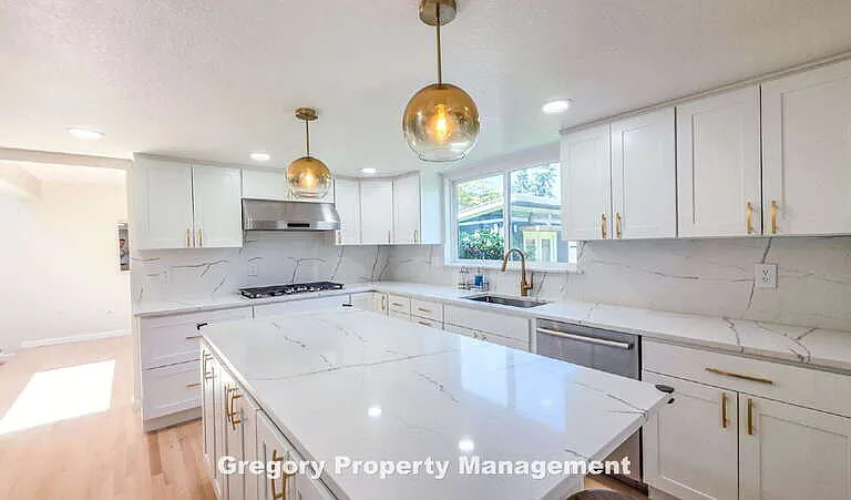 11204 NE 58th Pl — Photo 13