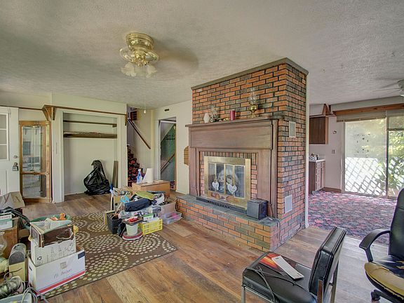 3rd image of 762 Skyline Dr